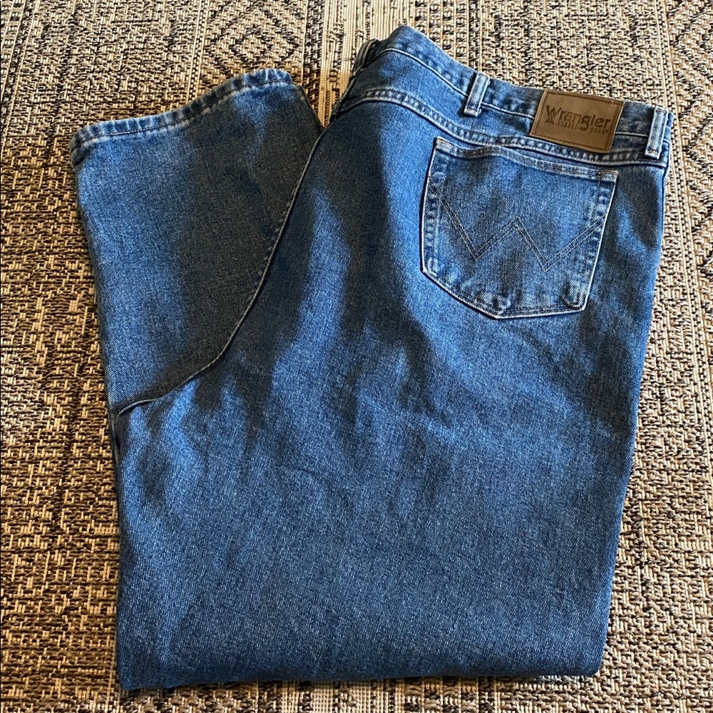 Wrangler Men's Rugged Wear Relaxed Fit Jeans Medium Wash SZ 50/30 (509)